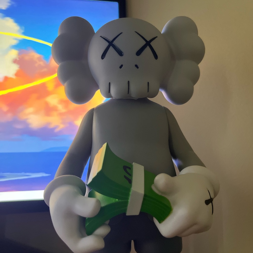 Kaws statue